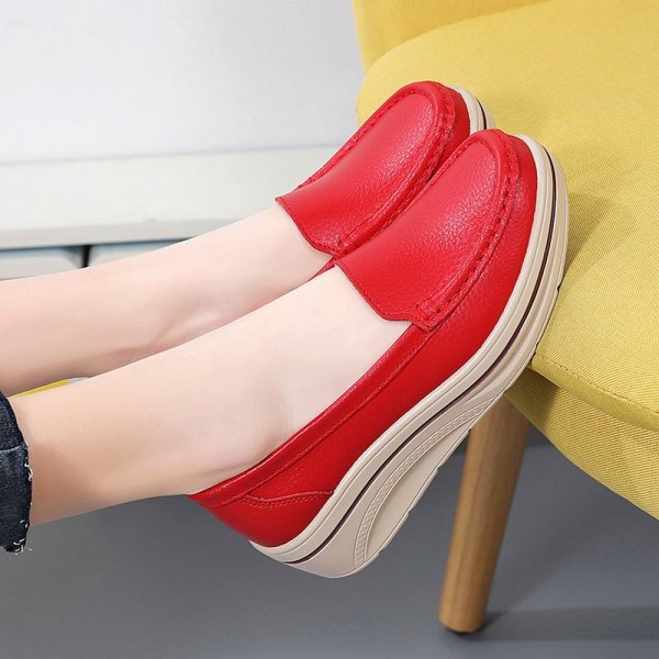 Flat bottom slope with shaking shoes muffin shoes versatile thick bottom in the heel mom casual women's single shoes