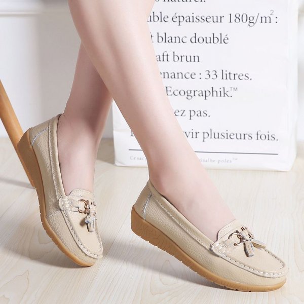 Cowhide middle-aged and elderly mom shoes flat soybean shoes soft bottom large size slope with