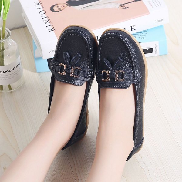 Cowhide middle-aged and elderly mom shoes flat soybean shoes soft bottom large size slope with